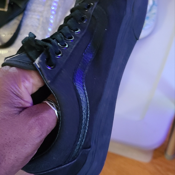 Vans - Picture 3 of 3